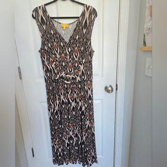 Liz Lange Dresses & Skirts - Liz Lange | P1X | Geometric Design Maxi With Belted Embellishment